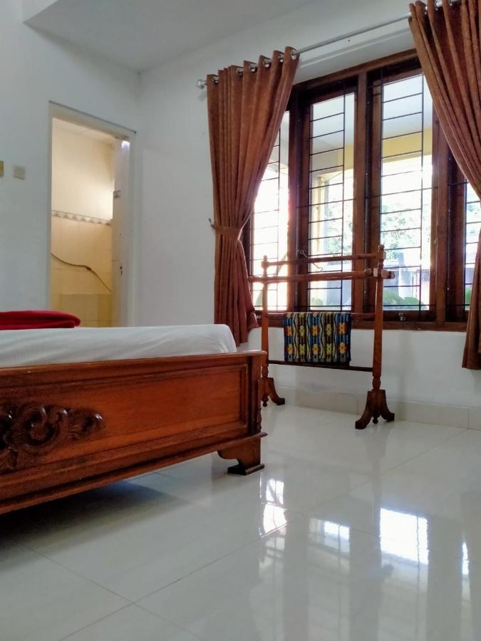 Prayogo Lama Family Gh Prawirotaman Джокьякарта Экстерьер фото